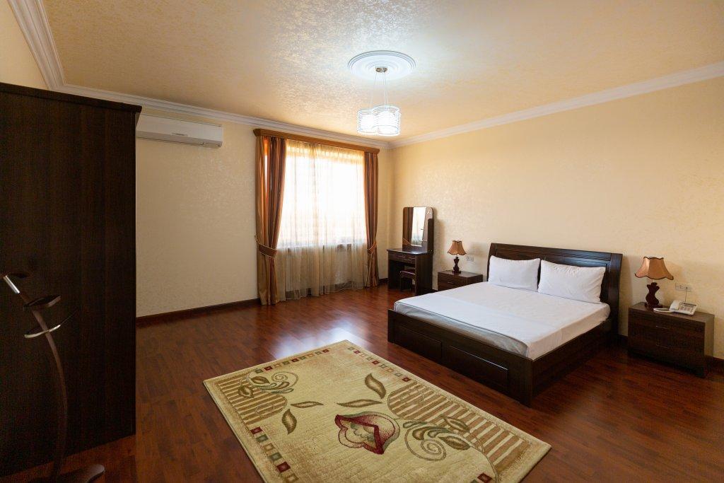 La Defense Hotel 예레반 외부 사진