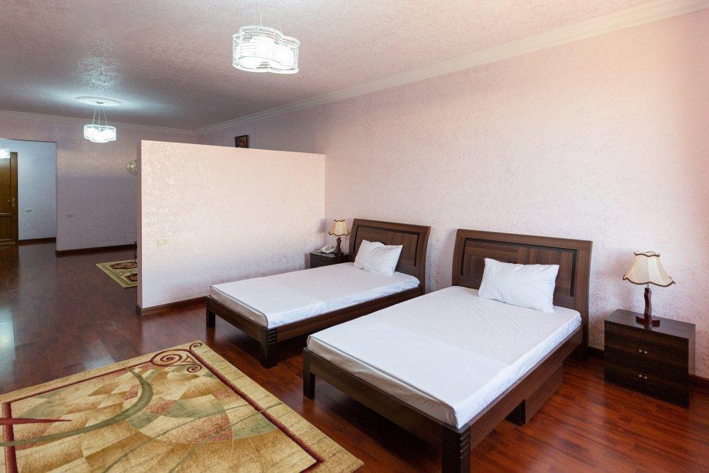 La Defense Hotel 예레반 외부 사진
