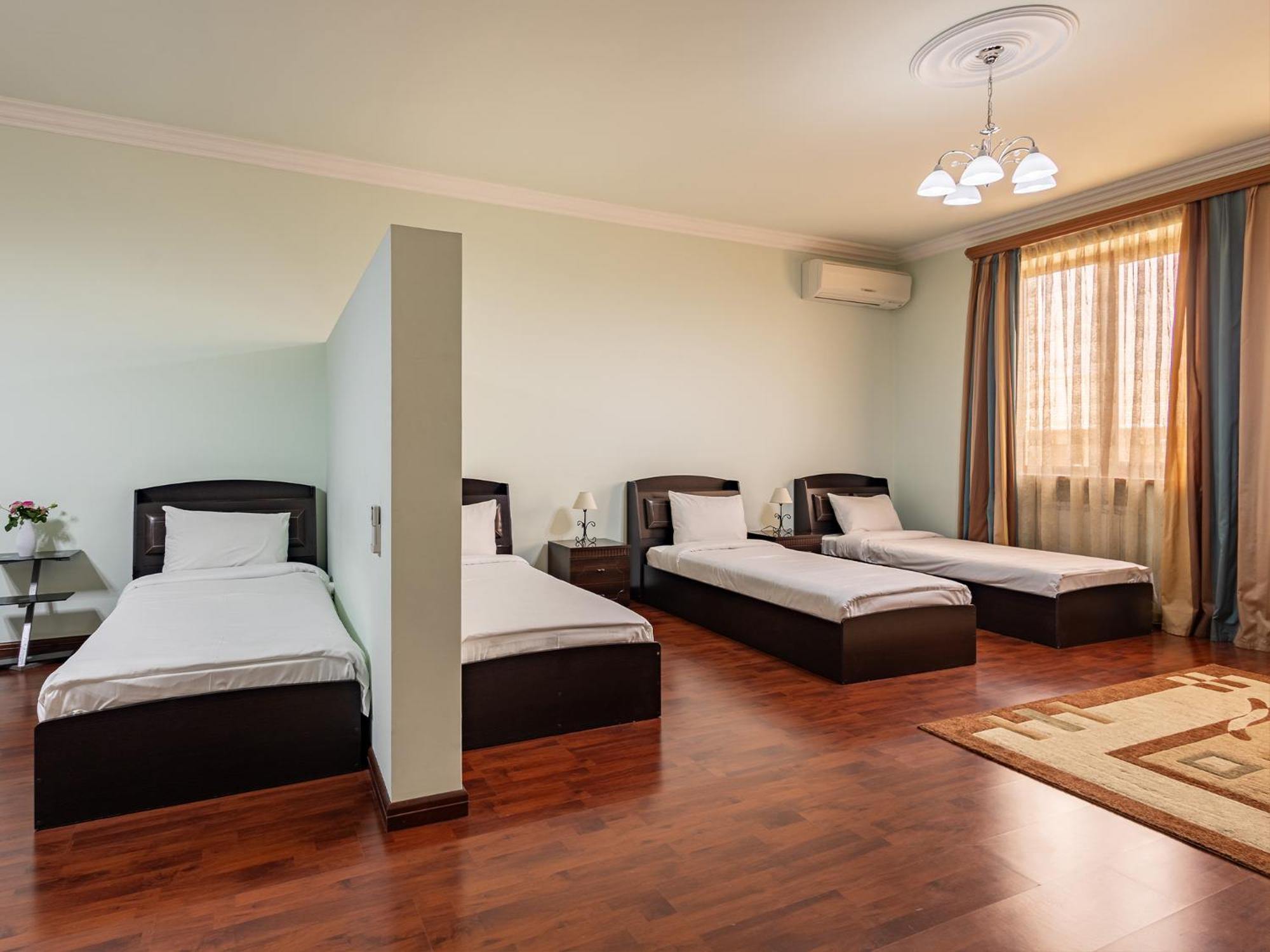 La Defense Hotel 예레반 외부 사진