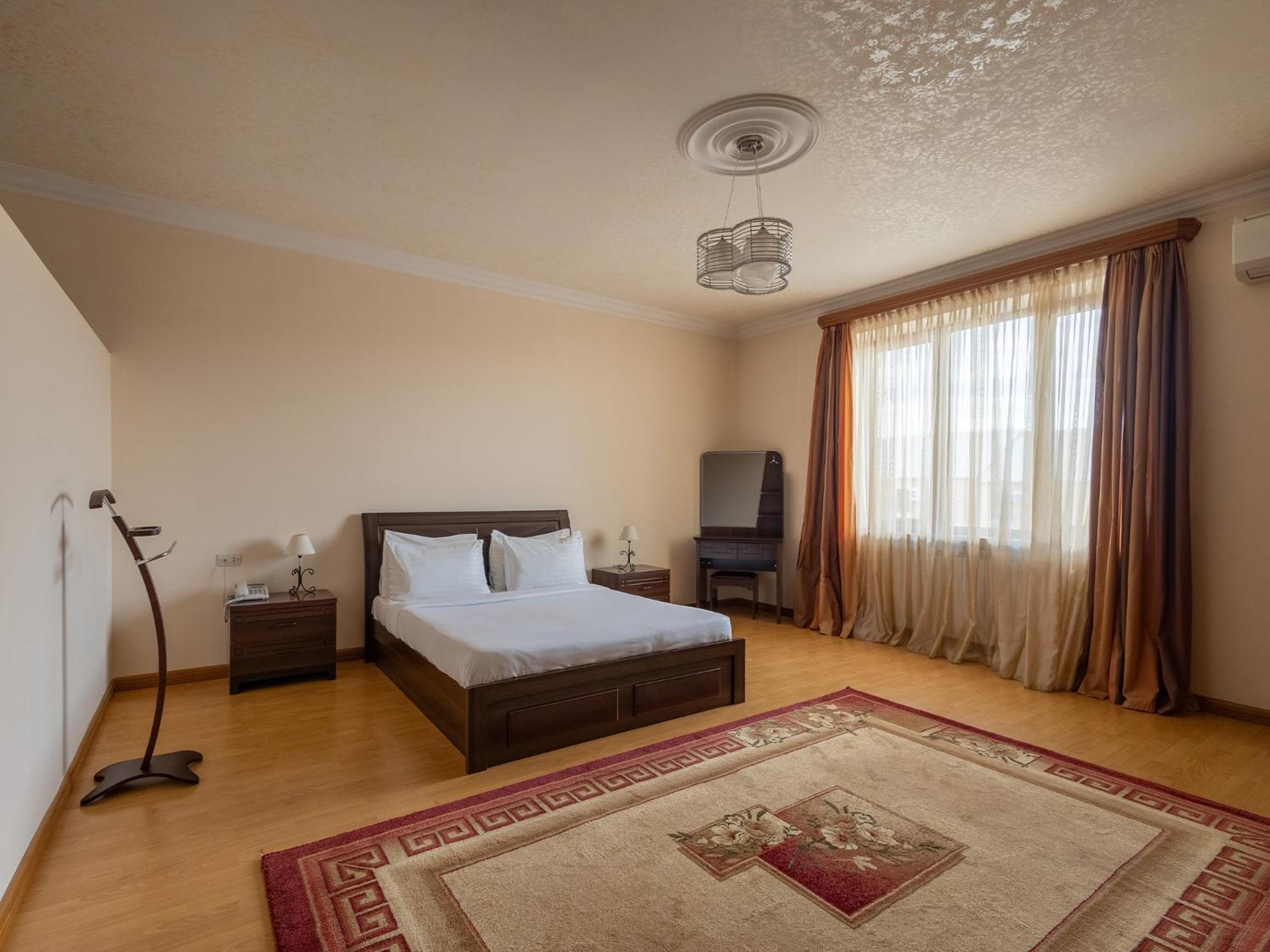 La Defense Hotel 예레반 외부 사진